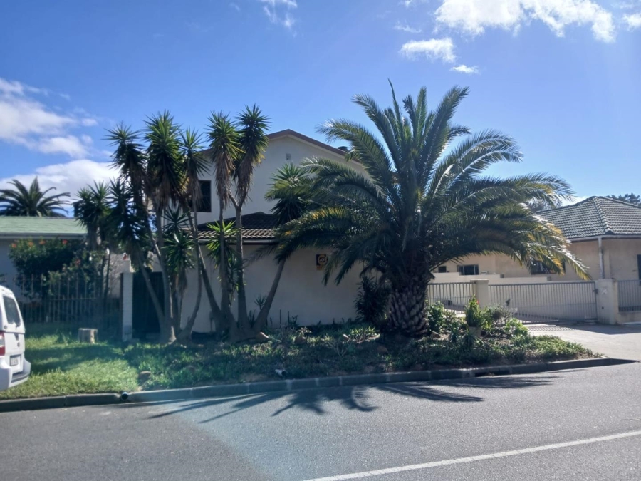 2 Bedroom Property for Sale in Oakglen Western Cape